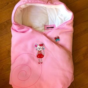 Baby Angel nest from Le Carré blanc